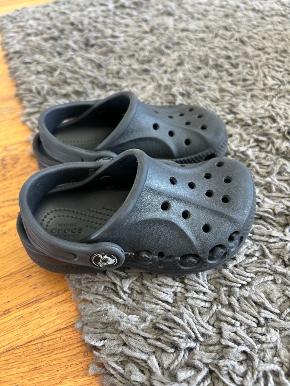 CROCS Kids Classic Clog in Black Size 7